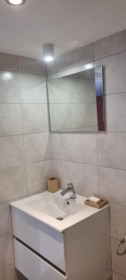 Studio En Plein Coeur De Chanac Екстериор снимка